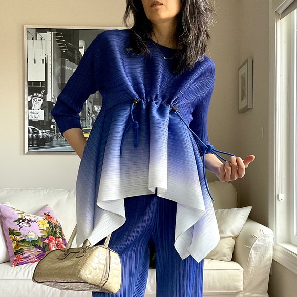 Micropleated blue ombre top - Picture 3 of 17